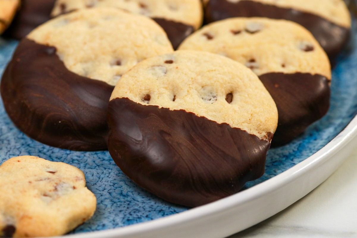 Gluten Free Chocolate Chip Dipped Cookies Recipe Kinnikinnick
